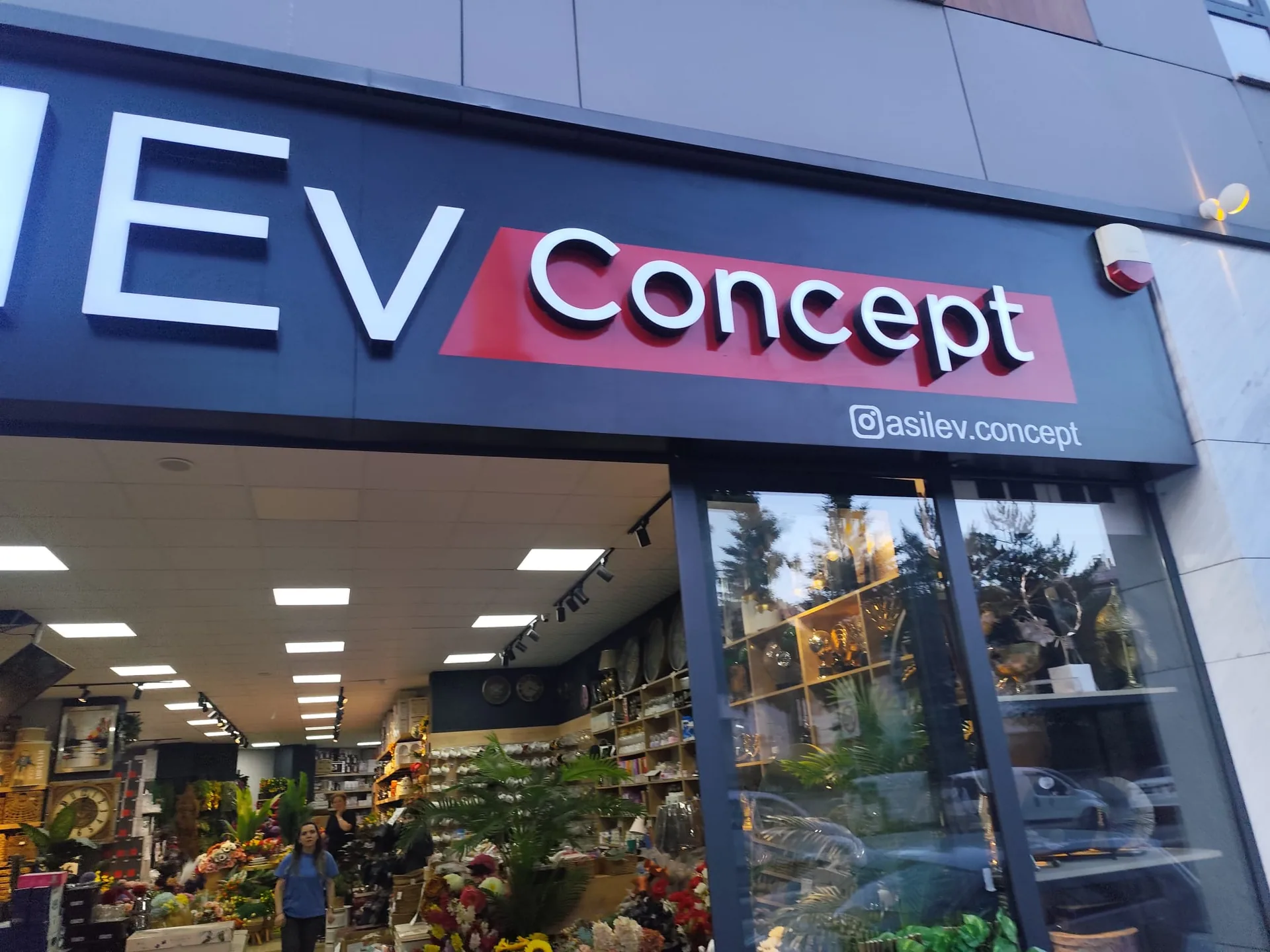 Asıl Ev Concept mağaza vitrini